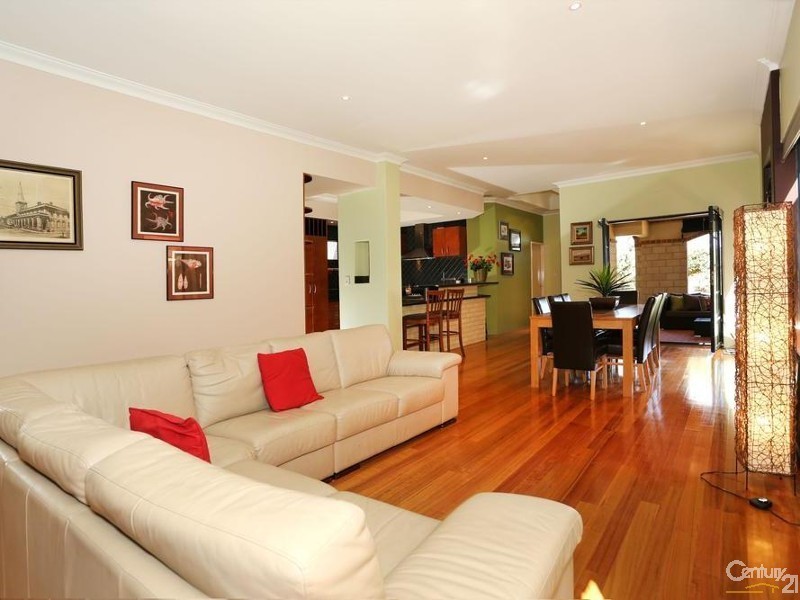 49 Darwin Terrace, Dudley Park WA 6210