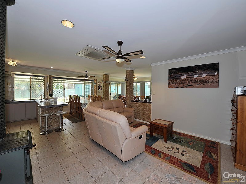 23 Inverness Drive, Meadow Springs WA 6210