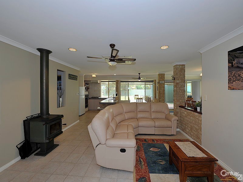 23 Inverness Drive, Meadow Springs WA 6210