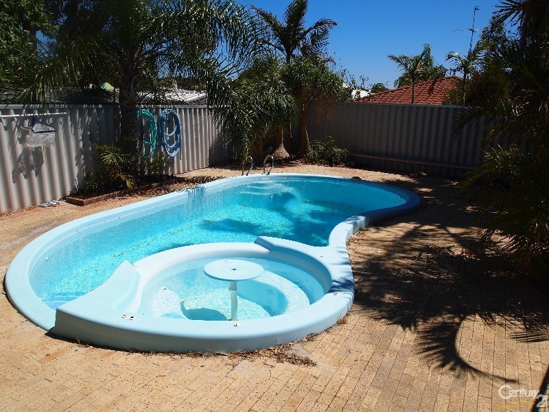 17 Oleander Place, Halls Head WA 6210