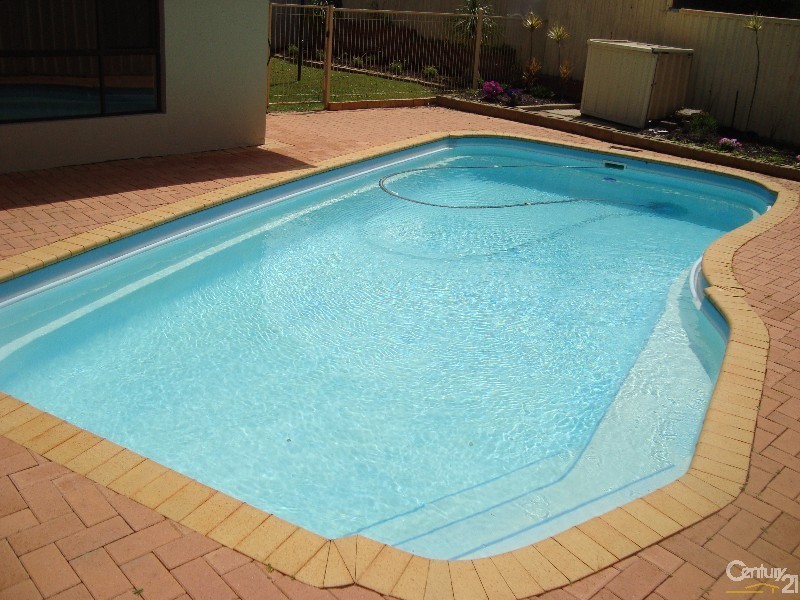 3 Banyon Close, Halls Head WA 6210