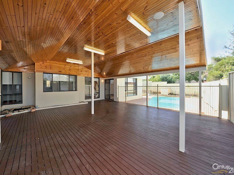 3 Banyon Close, Halls Head WA 6210