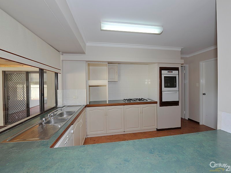 3 Banyon Close, Halls Head WA 6210