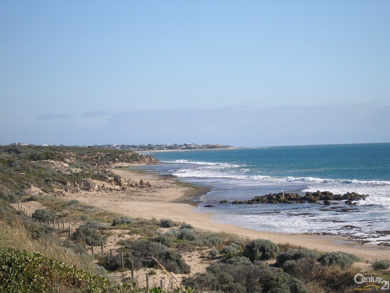 16 Sugarwood Terrace, Halls Head WA 6210