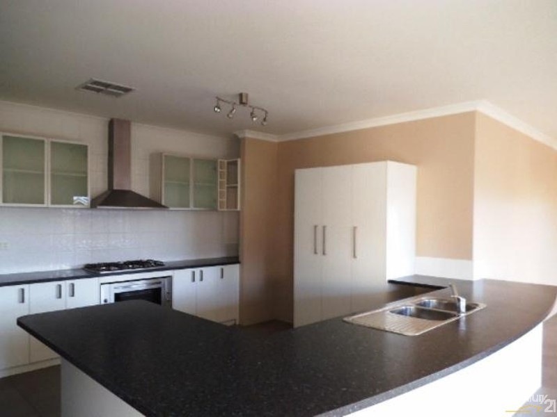 5 Pictum Way, Halls Head WA 6210