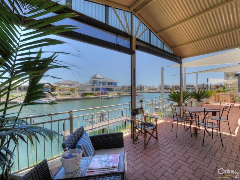 64 Aztec Island Retreat, Halls Head WA 6210