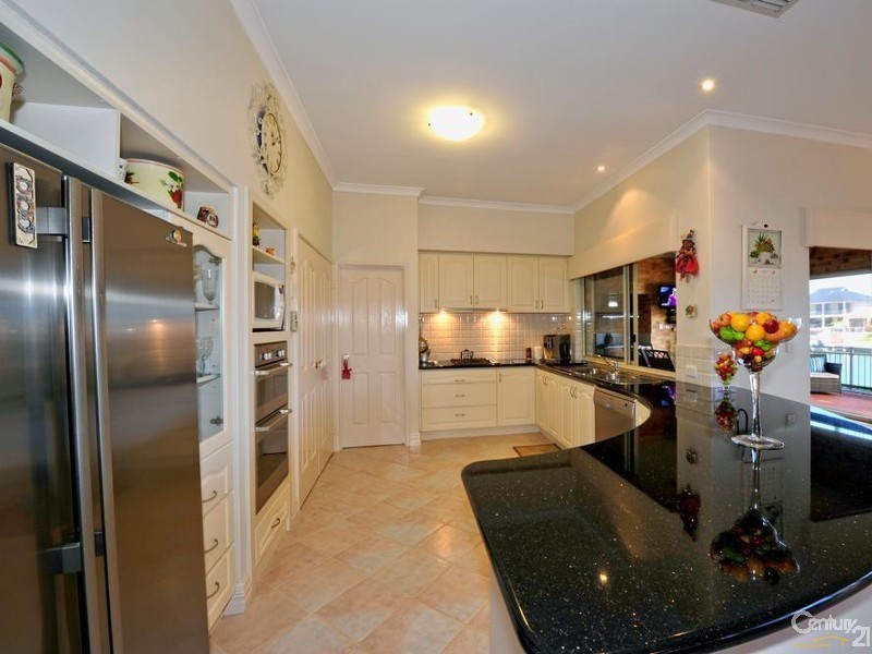 64 Aztec Island Retreat, Halls Head WA 6210