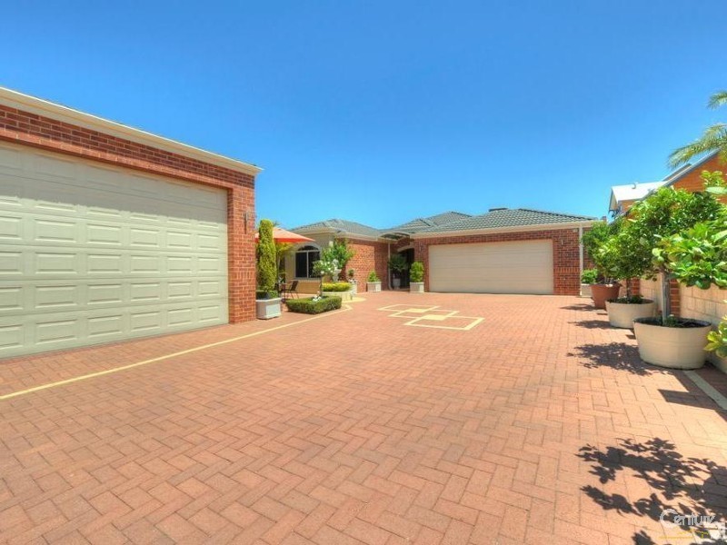 64 Aztec Island Retreat, Halls Head WA 6210