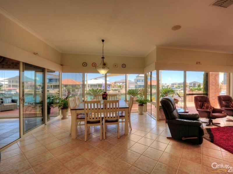 64 Aztec Island Retreat, Halls Head WA 6210