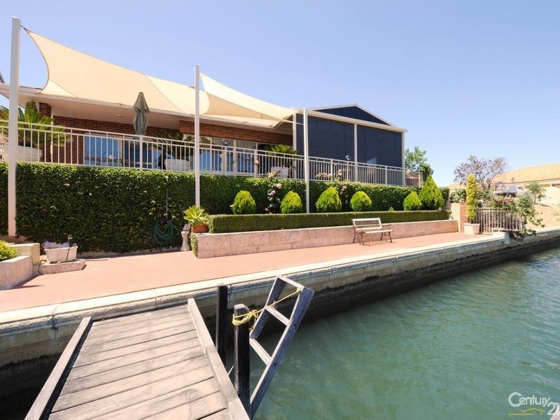 64 Aztec Island Retreat, Halls Head WA 6210