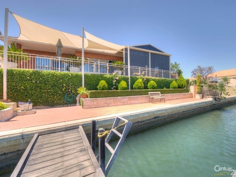 64 Aztec Island Retreat, Halls Head WA 6210