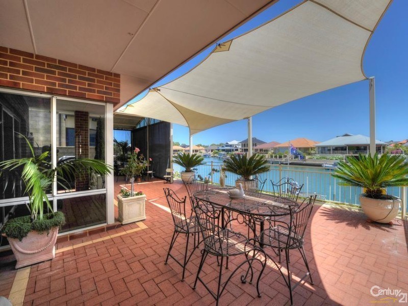 64 Aztec Island Retreat, Halls Head WA 6210