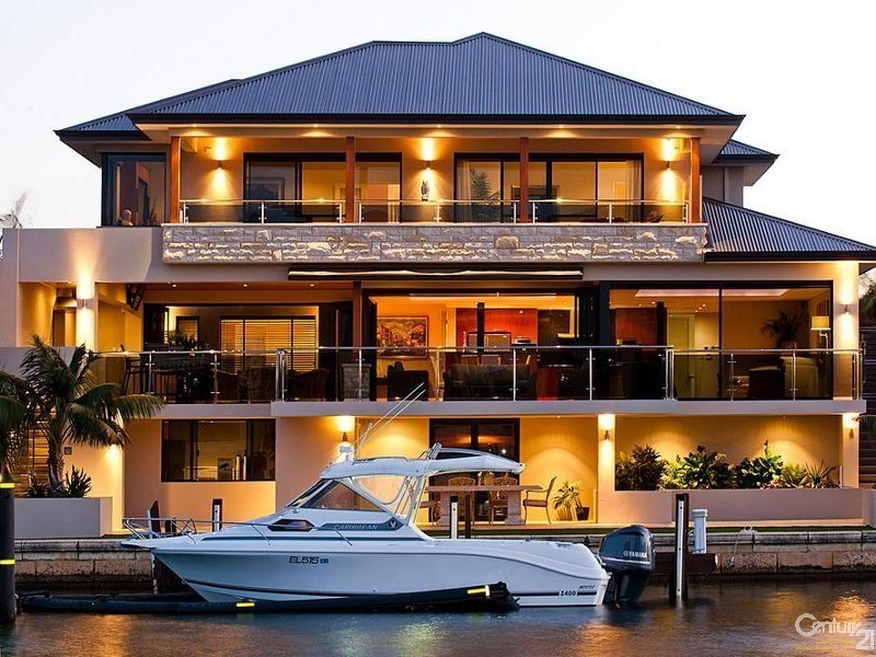 18 Brindabella Crescent, Halls Head WA 6210