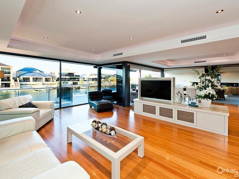 18 Brindabella Crescent, Halls Head WA 6210