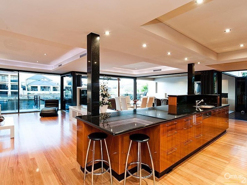 18 Brindabella Crescent, Halls Head WA 6210