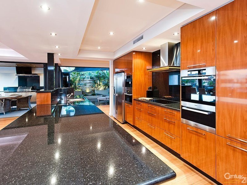 18 Brindabella Crescent, Halls Head WA 6210