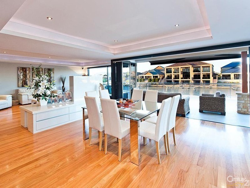 18 Brindabella Crescent, Halls Head WA 6210