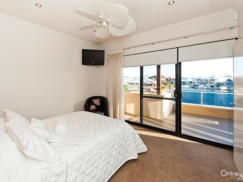 18 Brindabella Crescent, Halls Head WA 6210