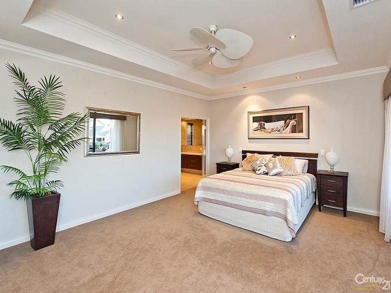 18 Brindabella Crescent, Halls Head WA 6210