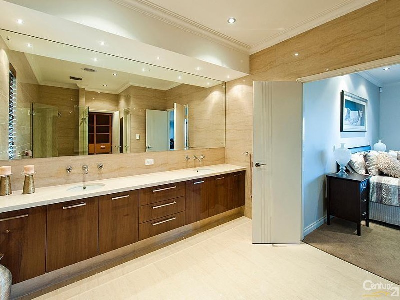 18 Brindabella Crescent, Halls Head WA 6210