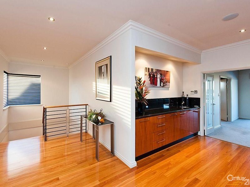 18 Brindabella Crescent, Halls Head WA 6210