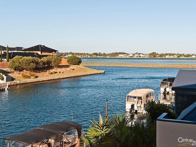 18 Brindabella Crescent, Halls Head WA 6210