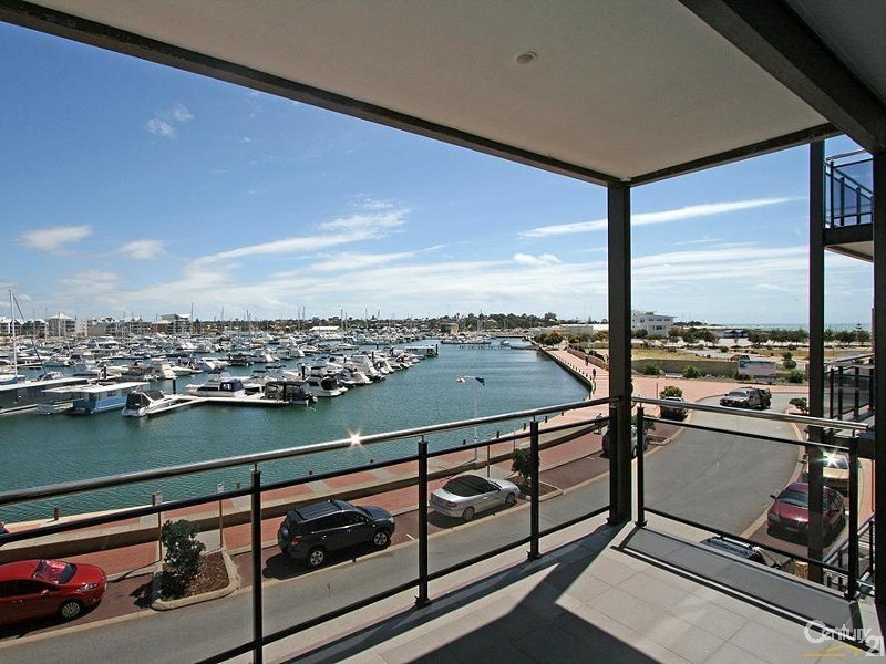 4/30 Spinnaker Quays, Mandurah WA 6210