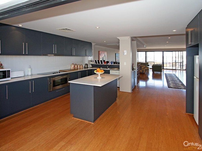 4/30 Spinnaker Quays, Mandurah WA 6210
