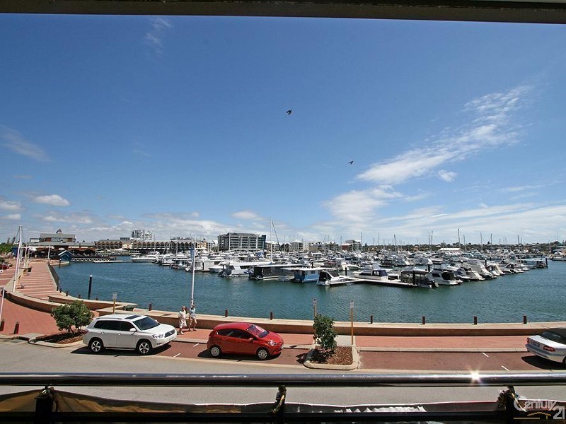 4/30 Spinnaker Quays, Mandurah WA 6210