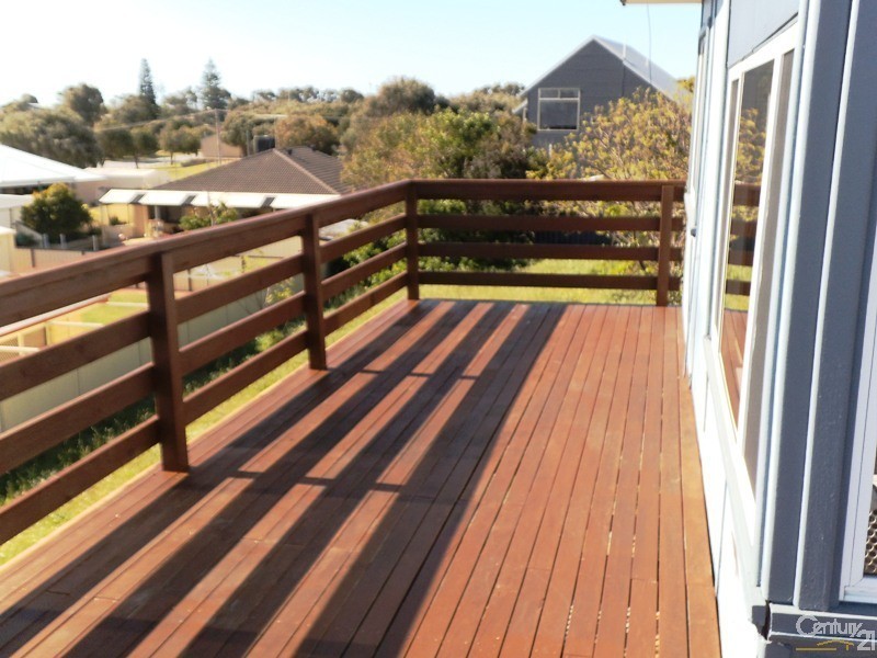 4 Lotus Street, Madora Bay WA 6210