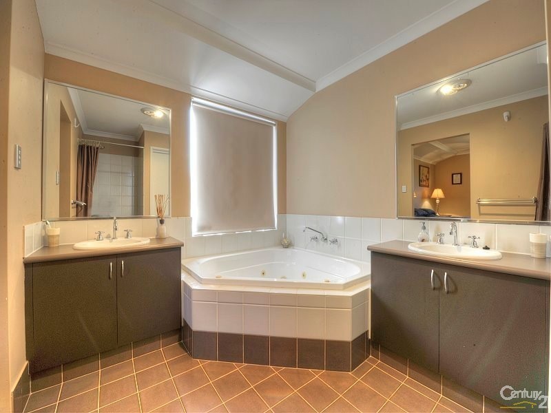 25 Guillardon Terrace, Madora Bay WA 6210