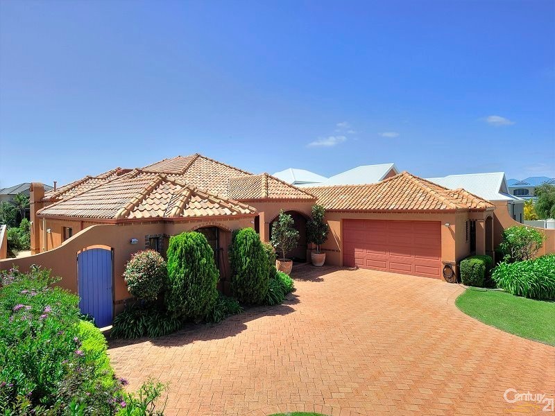 16 Eunamara Retreat, Halls Head WA 6210