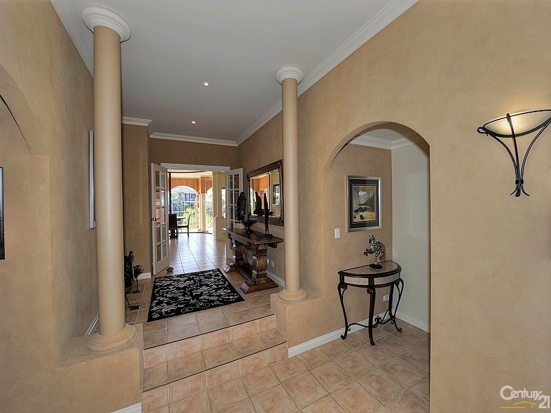 16 Eunamara Retreat, Halls Head WA 6210