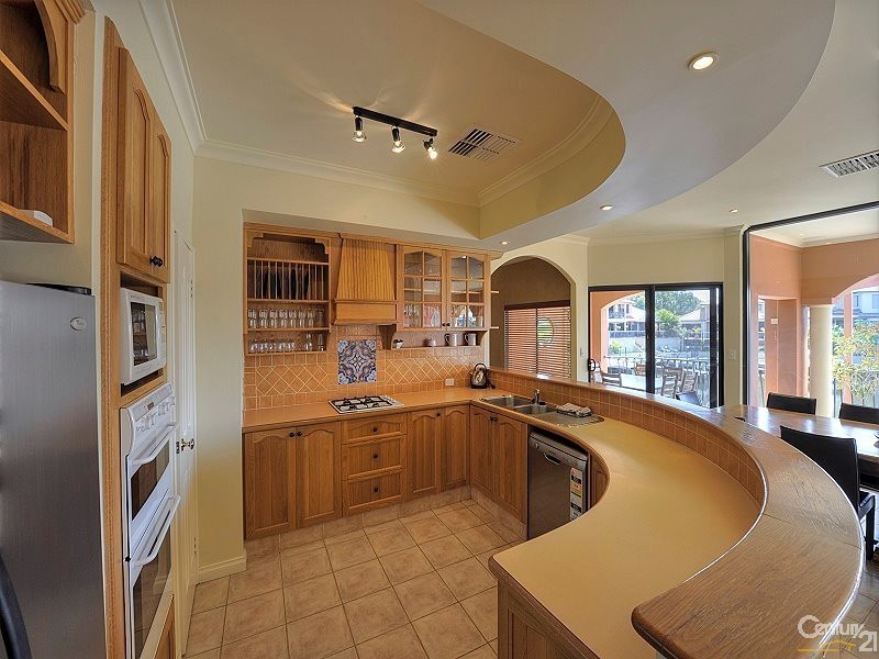 16 Eunamara Retreat, Halls Head WA 6210