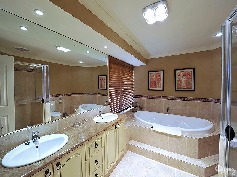 16 Eunamara Retreat, Halls Head WA 6210