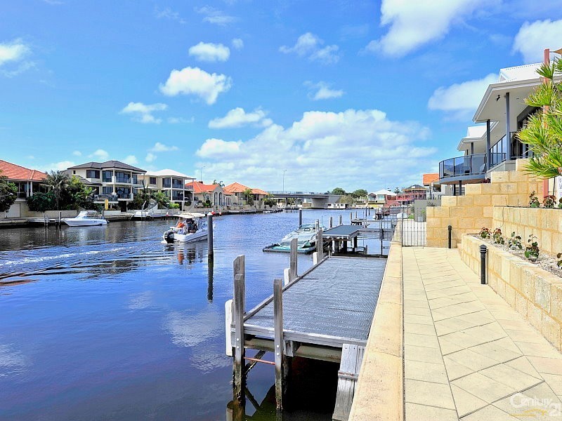 16 Eunamara Retreat, Halls Head WA 6210