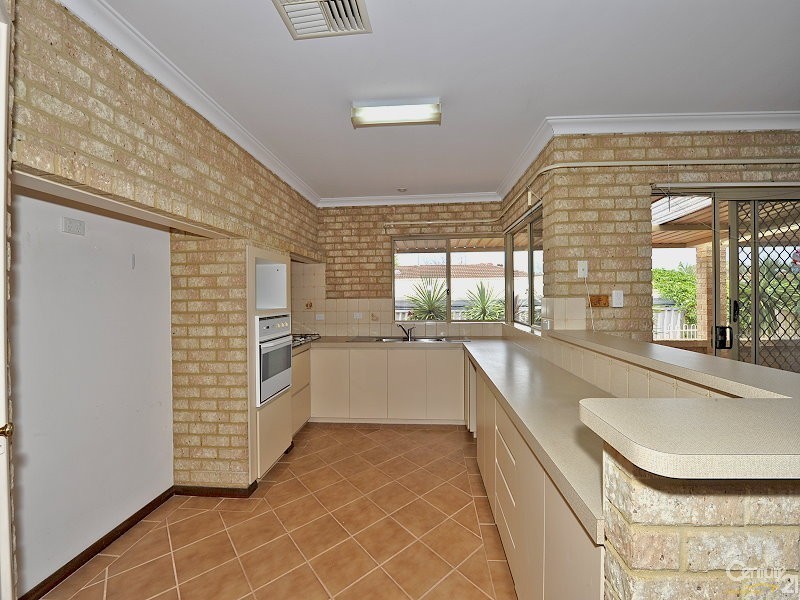 3 Spyglass Rise, Halls Head WA 6210