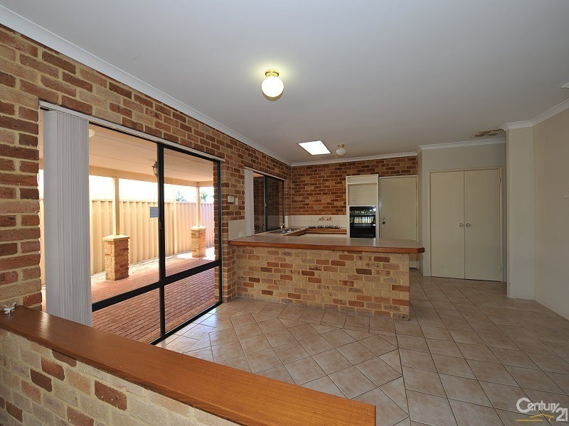 13 Lilac Green, Halls Head WA 6210