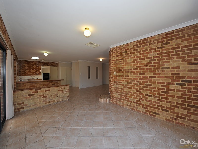 13 Lilac Green, Halls Head WA 6210