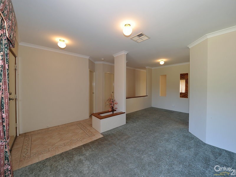 13 Lilac Green, Halls Head WA 6210