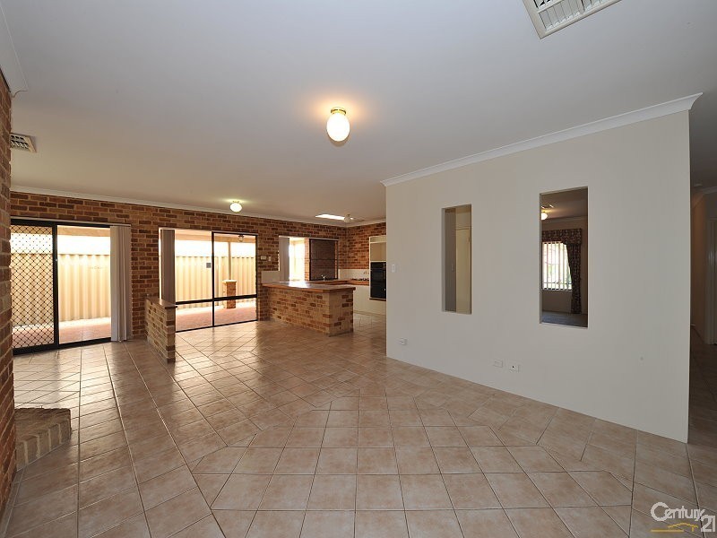 13 Lilac Green, Halls Head WA 6210