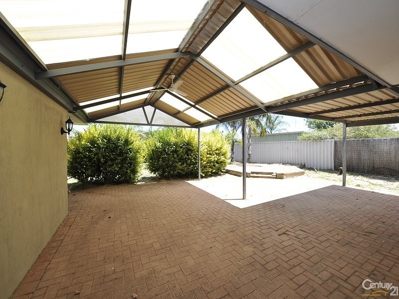 4 Pentland Crescent, Dudley Park WA 6210