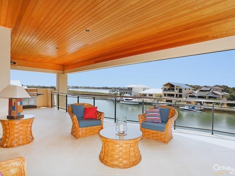 10 Brindabella Crescent, Halls Head WA 6210