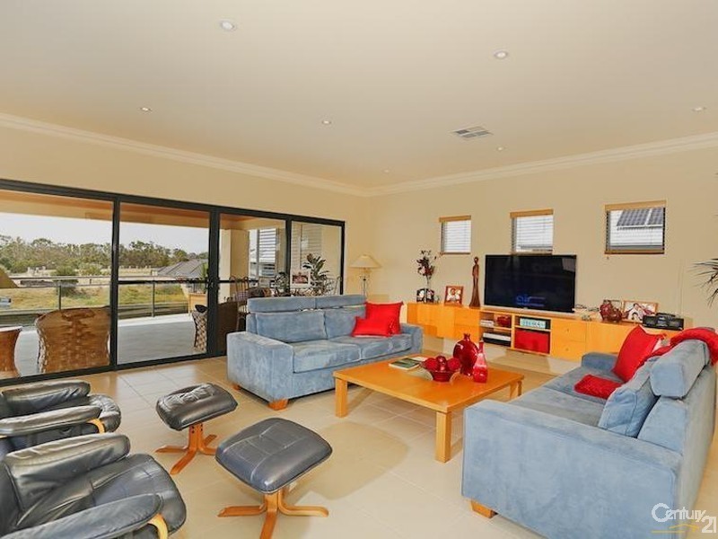 10 Brindabella Crescent, Halls Head WA 6210