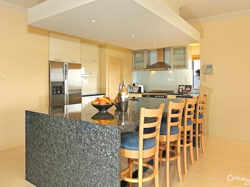 10 Brindabella Crescent, Halls Head WA 6210