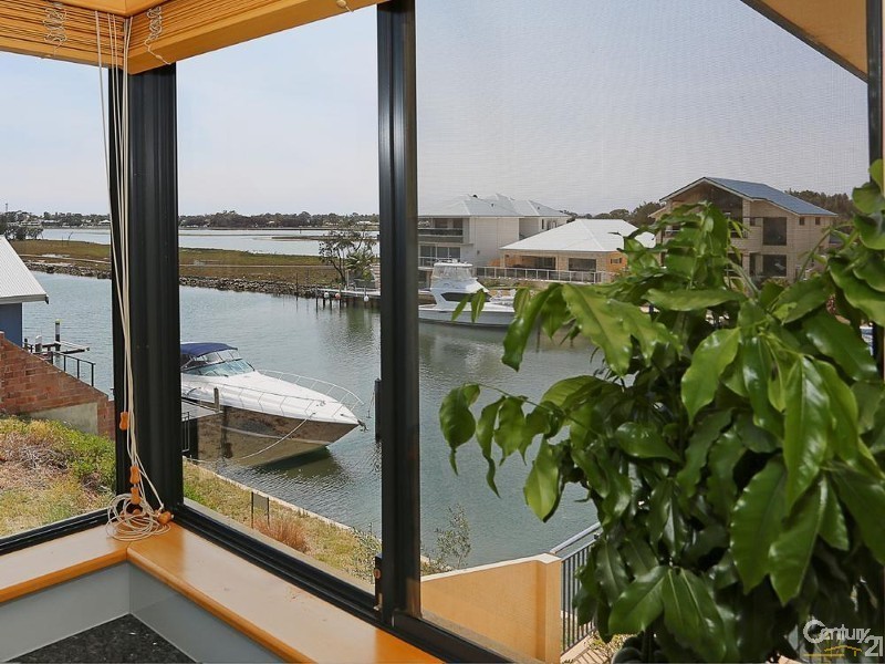 10 Brindabella Crescent, Halls Head WA 6210