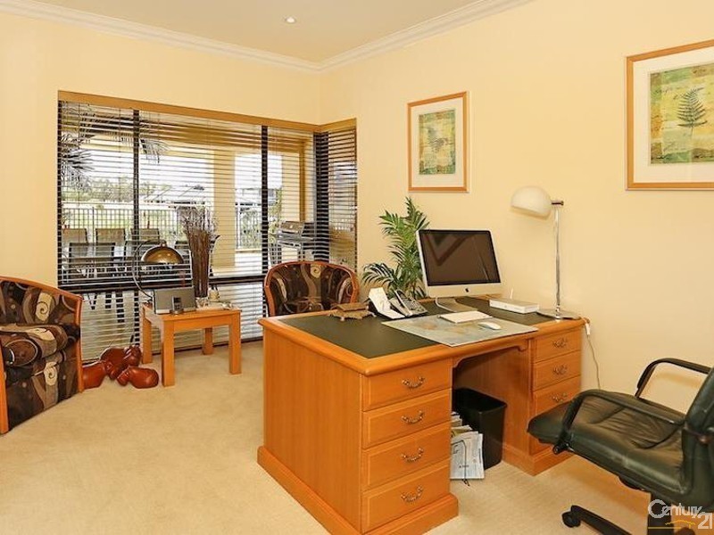 10 Brindabella Crescent, Halls Head WA 6210