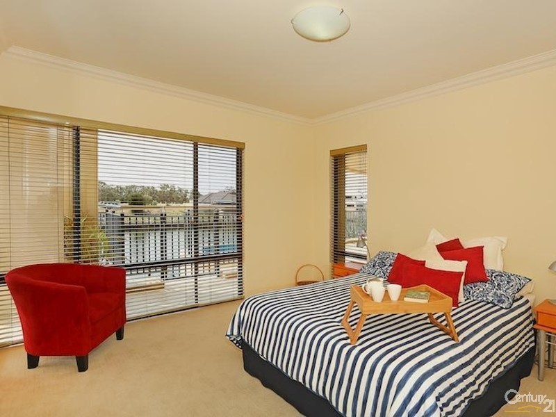 10 Brindabella Crescent, Halls Head WA 6210