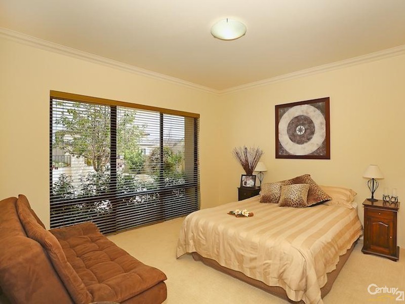 10 Brindabella Crescent, Halls Head WA 6210