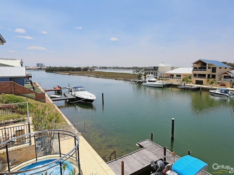 10 Brindabella Crescent, Halls Head WA 6210